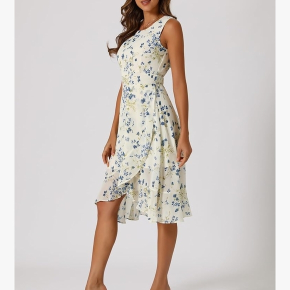 Floral Blue and White Women's Dress NWT - Picture 2 of 16